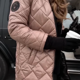 Bogna | Elegantní prošívaná péřová bunda s kapucí