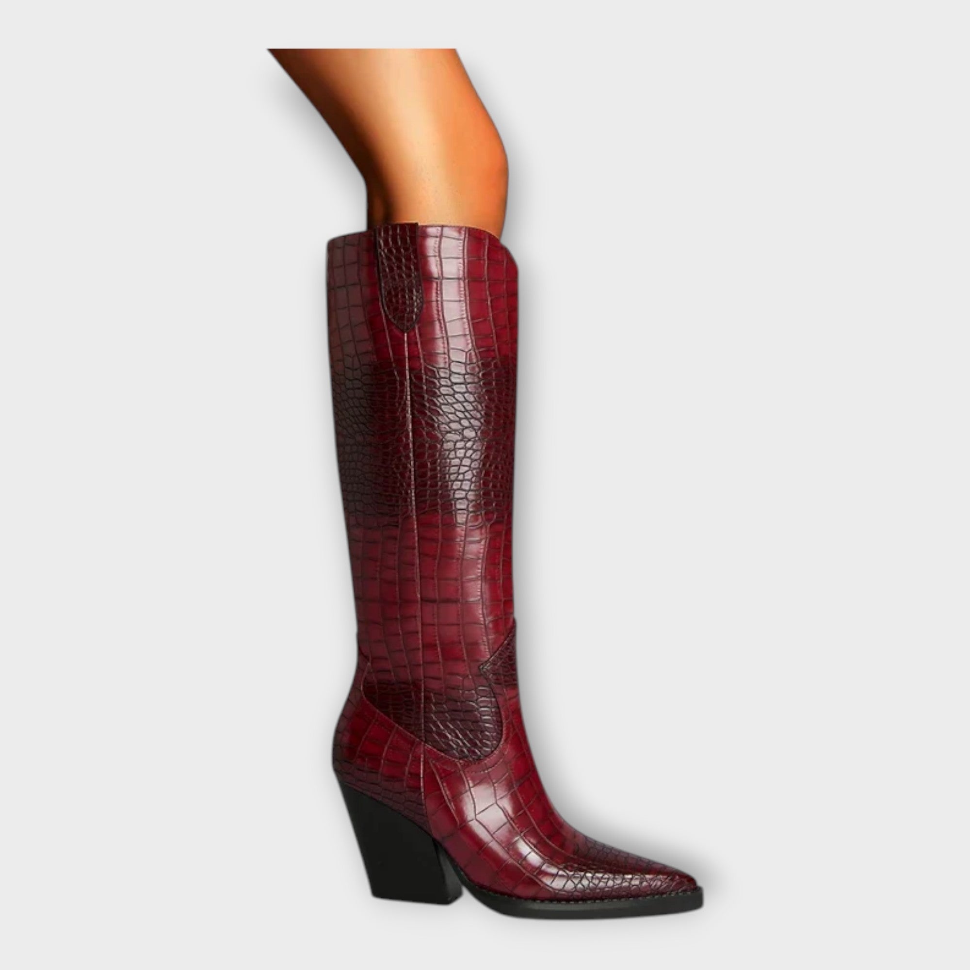 Elegantní boty s krokodýlím vzorem a stylovým podpatkem