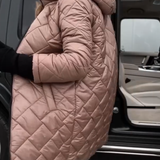 Bogna | Elegantní prošívaná péřová bunda s kapucí
